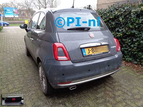 Parkeersensoren (set A 2021) ingebouwd door PI-nl in een Fiat 500 (nieuw) uit 2020. De display werd linksvoor bij de a-stijl gemonteerd.