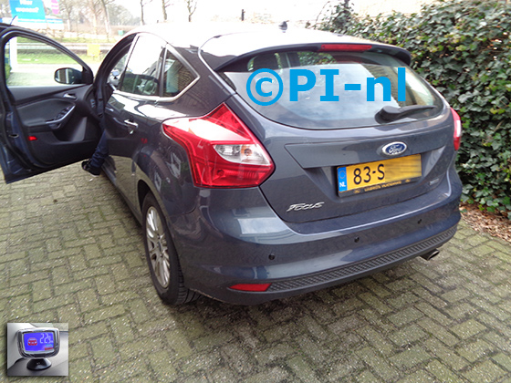 Parkeersensoren (set B 2021) ingebouwd door PI-nl in een Ford Focus hatchback met canbus uit 2011. De display werd linksvoor bij de a-stijl gemonteerd.