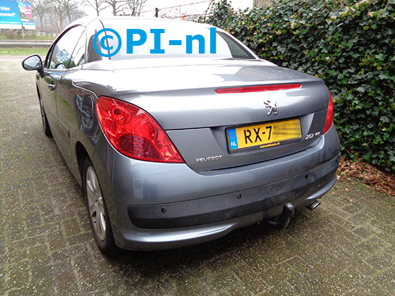 Parkeersensoren (set E 2021) ingebouwd door PI-nl in een Peugeot 207 CC uit 2009. De pieper werd verstopt.