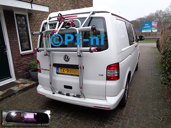 Parkeersensoren (set D 2021) ingebouwd door PI-nl in een Volkswagen Transporter camperbus met canbus uit 2013. De spiegeldisplay is van de set met bumpercamera en sensoren.