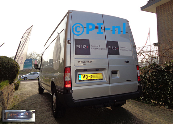 Parkeersensoren (set A 2021) ingebouwd door PI-nl in een Ford Transit Tourneo met canbus uit 2013. De display werd linksvoor bij de a-stijl gemonteerd.