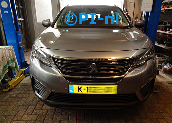 Parkeersensoren (set E 2021) ingebouwd door PI-nl in de voorbumper van een Peugeot 5008 uit 2019. De pieper werd voorin verstopt.