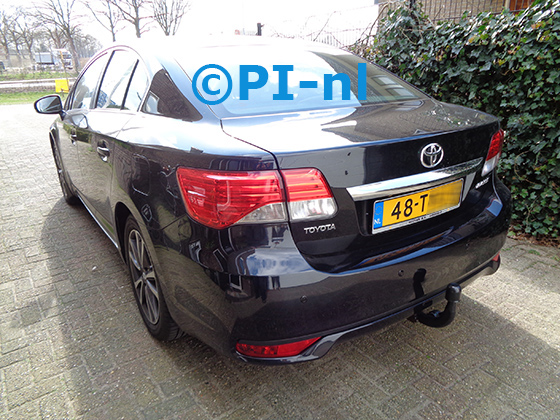 Parkeersensoren (set E 2021) ingebouwd door PI-nl in een Toyota Avensis 2.0 Automaat sedan uit 2012. De pieper werd verstopt.
