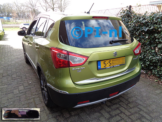 Parkeersensoren (set D 2021) ingebouwd door PI-nl in een Suzuki S Cross uit 2013. De spiegeldisplay is van de set met bumpercamera en sensoren, welke in antraciet gespoten werden.