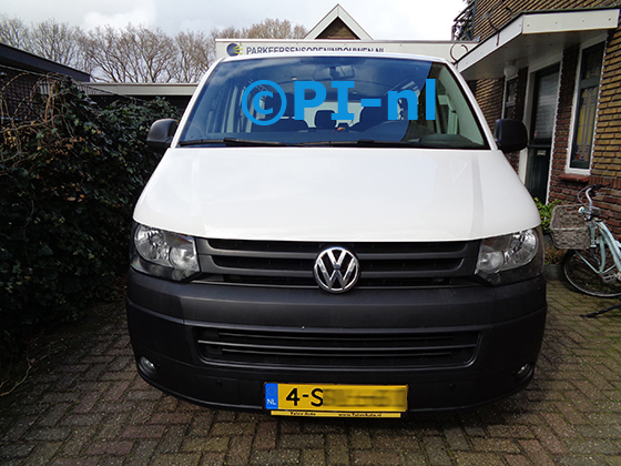 Parkeersensoren (set E 2021) ingebouwd door PI-nl in de voorbumper van een Volkswagen Transporter Combi uit 2013. De pieper werd voorin gemonteerd.
