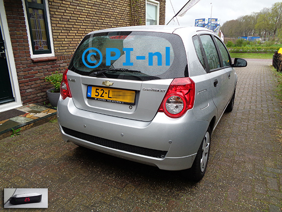 Parkeersensoren (set A 2021) ingebouwd door PI-nl in een Chevrolet Aveo uit 2010. De display werd linksvoor bij de a-stijl gemonteerd.