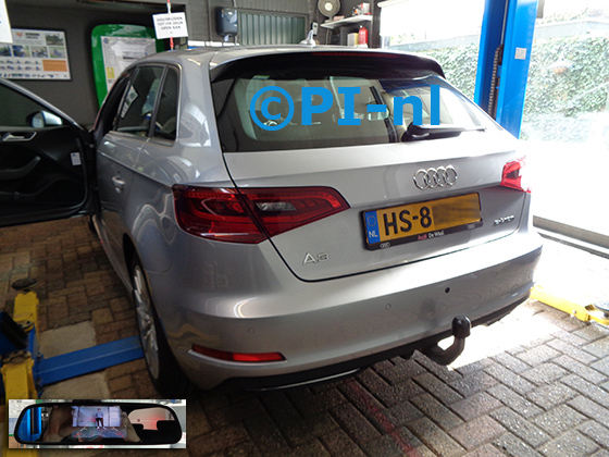 Parkeercamera (bumpercamera-set 2021) ingebouwd door PI-nl in een Audi A3 Sportback E-tron met canbus uit 2015. De spiegeldisplay is van de set met bumpercamera.