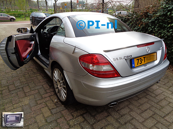 OEM-parkeersensoren (set I 2021) ingebouwd door PI-nl in een Mercedes-Benz SLK 280 cabriolet met canbus uit 2006. De monitor is van de set met bumpercamera en sensoren.