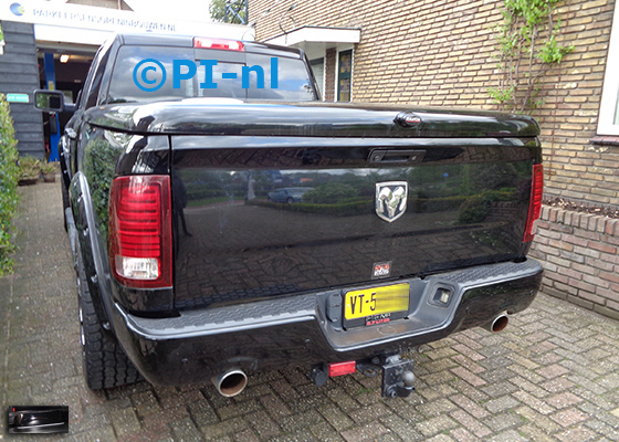 Parkeersensoren (set A 2021) ingebouwd door PI-nl in een Dodge Ram 1500 pick up met canbus uit 2013. De display werd op de stuurkolom gemonteerd.