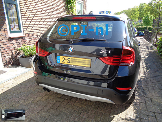 Parkeersensoren (set A 2021) ingebouwd door PI-nl in een BMW X1 met canbus uit 2013. De display werd linksvoor bij de a-stijl gemonteerd.