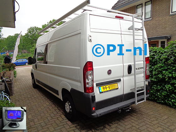 Parkeersensoren (set B 2021) ingebouwd door PI-nl in een Fiat Ducato 3L Multijet met canbus uit 2008. De display werd linksvoor bij de a-stijl gemonteerd.