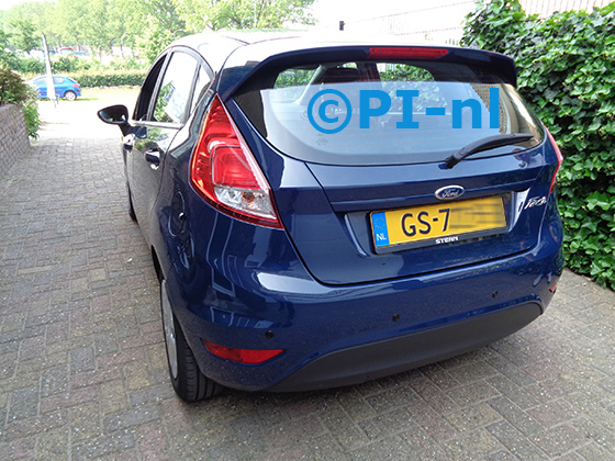 Parkeersensoren (set E 2021) ingebouwd door PI-nl in een Ford Fiesta TDCI met canbus uit 2015. De pieper werd voorin gemonteerd.