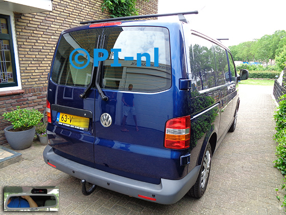 Parkeersensoren (set A 2021) ingebouwd door PI-nl in een Volkswagen Transporter uit 2008. De display werd op de binnenspiegel gemonteerd.