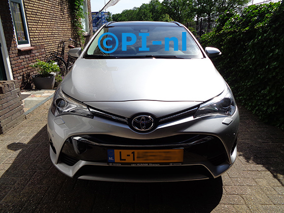 Parkeersensoren (set E 2021) ingebouwd door PI-nl in de voorbumper van een Toyota Avensis Wagon uit 2016. De pieper werd voorin gemonteerd.