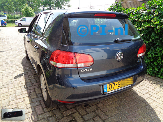 Parkeersensoren (set A 2021) ingebouwd door PI-nl in een Volkswagen Golf met canbus uit 2011. De display werd linksvoor bij de a-stijl gemonteerd.