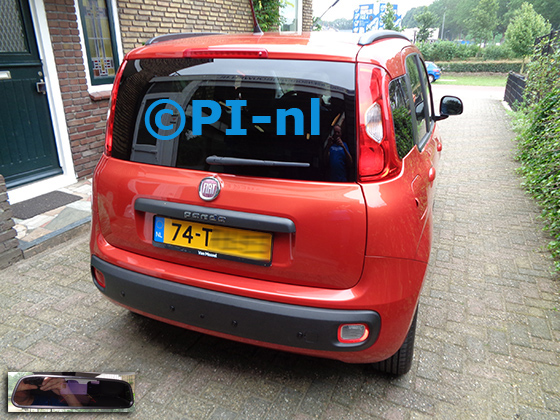 Parkeersensoren (set D 2021) ingebouwd door PI-nl in een Fiat Panda uit 2012. De spiegeldisplay is van de set met bumpercamera en sensoren.
