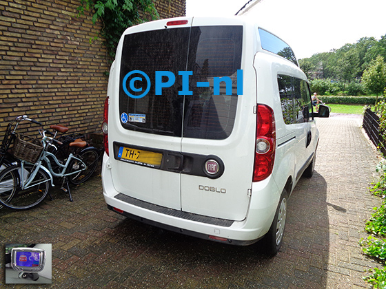 Parkeersensoren (set B 2021) ingebouwd door PI-nl in een Fiat Doblo uit 2013. De display werd rechtsvoor bij de a-stijl gemonteerd.