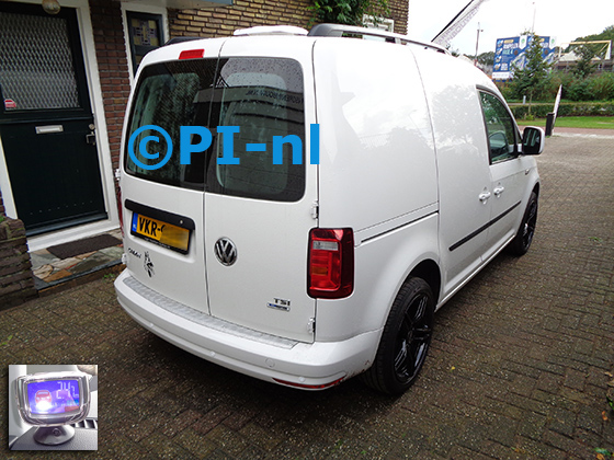 Parkeersensoren (set B 2021) ingebouwd door PI-nl in een Volkswagen Caddy met canbus uit 2015. De display werd linksvoor bij de a-stijl gemonteerd.