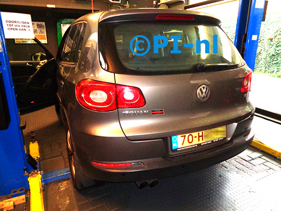 Parkeersensoren (set E 2021) ingebouwd door PI-nl in een Volkswagen Tiguan met canbus uit 2009. De pieper werd verstopt.