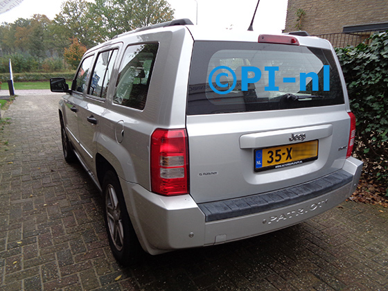 Parkeersensoren (set E 2021) ingebouwd door PI-nl in een (Chrysler) Jeep Patriot uit 2007. De pieper werd achterin gemonteerd. Er werden standaard zilveren sensoren gemonteerd.