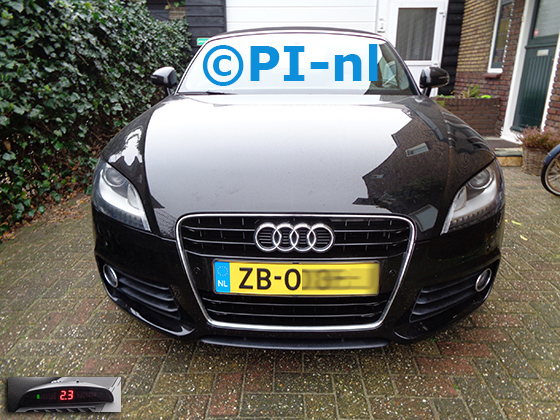 Parkeersensoren (set A 2021) ingebouwd door PI-nl in de voorbumper van een Audi TT TFSI Roadster uit 2011. De display werd linksvoor bij de a-stijl gemonteerd.