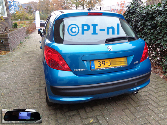 Parkeercamera-set (set 2021) ingebouwd door PI-nl in een Peugeot 207 uit 2009. De spiegeldisplay is van de set met bumpercamera.