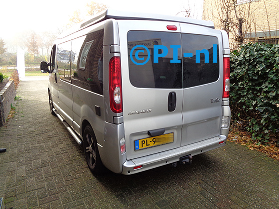 Parkeersensoren (set E 2021) ingebouwd door PI-nl in een Renault Trafic uit 2011. De pieper werd achterin gemonteerd. Een bestaande, kapotte (fabrieks)set werd vervangen door een nieuwe set van PI-nl.