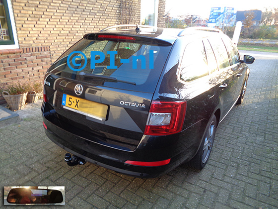 Parkeersensoren (set D 2021) ingebouwd door PI-nl in een Skoda Octavia Combi met canbus uit 2014. De speigeldisplay is van de set met bumpercamera en (antraciet gespoten) sensoren.