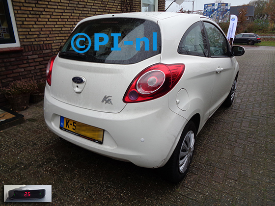 Parkeersensoren (set A 2021) ingebouwd door PI-nl in een Ford Ka uit 2016. De display werd linksvoor bij de a-stijl gemonteerd. Er werden standaard witte sensoren gemonteerd.