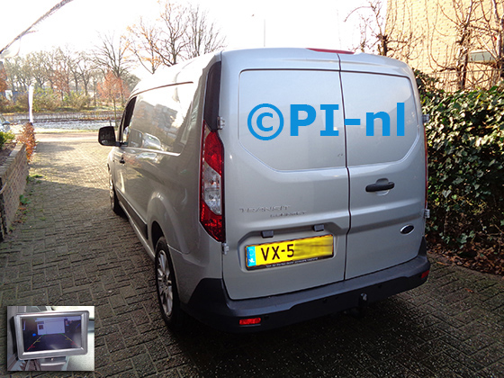 Parkeersensoren (set D 2021) ingebouwd door PI-nl in een Ford Transit Connect met canbus uit 2016. De monitor is van de set met bumpercamera en sensoren.