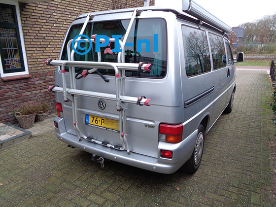 Parkeersensoren (set E 2021) ingebouwd door PI-nl in een Volkswagen Transporter T4 TDI California (camper) uit 2001. De pieper werd op verzoek achterin gemonteerd.