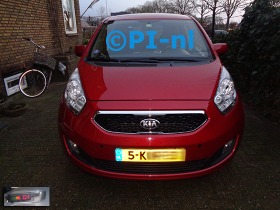 Parkeersensoren (set A 2022) ingebouwd door PI-nl in de voorbumper van een Kia Venga uit 2015. De display werd linksvoor op het dashboard geplaatst. Een kapotte set van een ander merk werd vervangen door een set van PI-nl.
