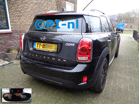 Parkeersensoren (set A 2022) ingebouwd door PI-nl in een Mini Countryman Cooper met canbus uit 2018. De display werd bovenop de achteruitkijkspiegel gemonteerd.