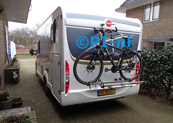 Parkeersensoren (set E 2022) ingebouwd door PI-nl in een Fiat Ducato Bürstner Nexxo 690 camper met canbus uit 2014. De pieper werd achterin (in het slaapcompartiment) ingebouwd; geen 'meerprijs camper' dus. Er werden standaard witte sensoren gemonteerd.