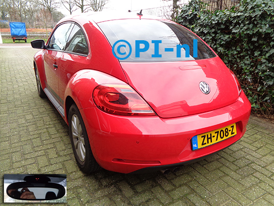 OEM-parkeersensoren (set H 2022) ingebouwd door PI-nl in een Volkswagen Beetle met canbus uit 2015. De display werd op de binnenspiegel gemonteerd.