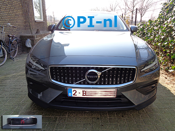 Parkeersensoren (set A 2022) ingebouwd door PI-nl in de voorbumper van een Volvo V60 Cross Country uit 2020. De display werd linksvoor bij de a-stijl gemonteerd. Twee sensoren (op kleurcode) werden naast de kentekenplaat gemonteerd, twee sensoren (antraciet) werden op de Volvo-posities gemonteerd.