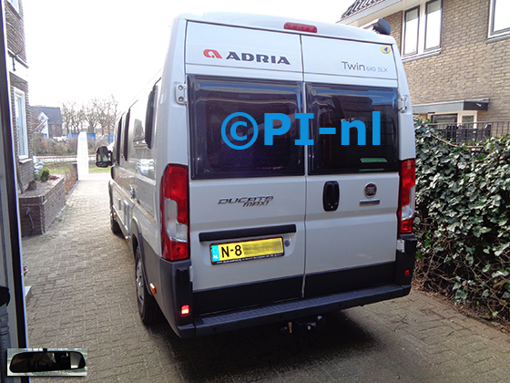 Parkeersensoren (set D 2022) ingebouwd door PI-nl in een Fiat Ducato Maxi Adria Twin 640 SLX camperbus met canbus uit 2017. De spiegeldisplay is van de set met bumpercamera en sensoren. Er werden antraciete gemonteerd.