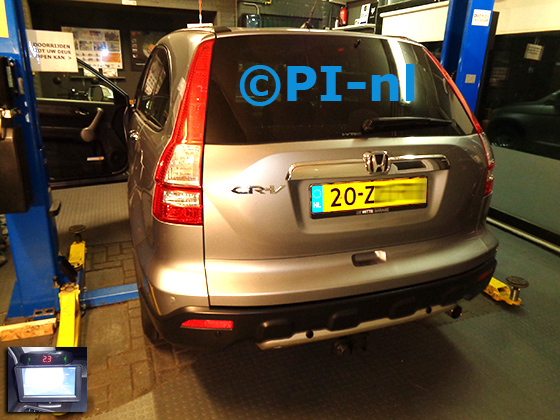 Parkeersensoren (set A 2022) ingebouwd door PI-nl in een Honda CR-V uit 2008. De display werd op de monitor gemonteerd.