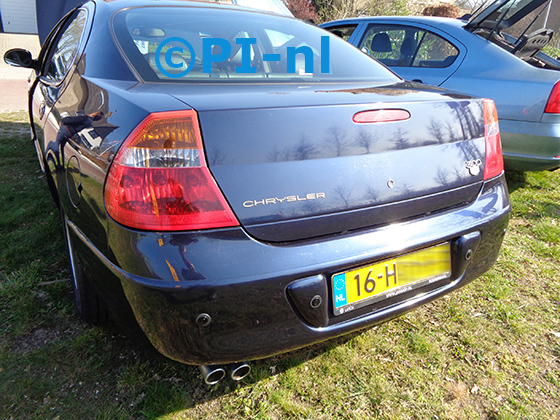 Parkeersensoren (set E 2022) ingebouwd door PI-nl in een Chrysler 300M uit 2001. De pieper werd voorin gemonteerd. De sensoren werden in de originele ringen geplaatst.