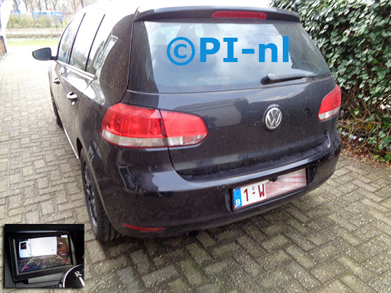 Parkeersensoren (set F 2022) ingebouwd door PI-nl in een Volkswagen Golf met canbus uit 2010. De monitor is van de set met kentekenplaatcamera en sensoren.