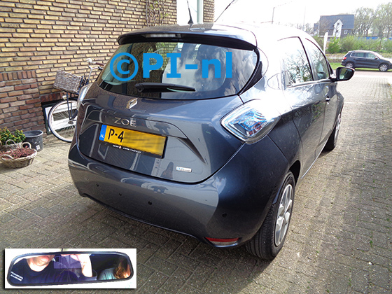 Parkeersensoren (set D 2022) ingebouwd door PI-nl in een Renault Zoe uit 2018. De spiegeldisplay is van de set met bumpercamera en sensoren.