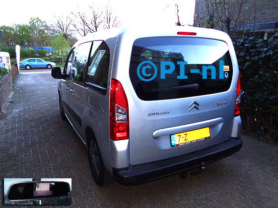 Parkeersensoren (set D 2022) ingebouwd door PI-nl in een Citroen Berlingo Muiltispace met canbus uit 2010. De spiegeldisplay is van de set met antraciet gespoten bumpercamera en sensoren.