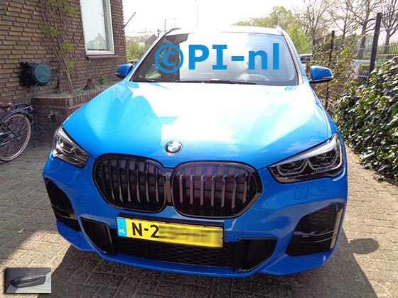 Parkeersensoren (set A 2019) ingebouwd door PI-nl in de voorbumper van een BMW X1 uit 2017. De display werd linksvoor bij de tweede a-stijl gemonteerd.