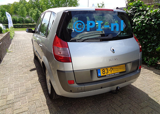 Parkeersensoren (set E 2022) ingebouwd door PI-nl in een Renault Scenic uit 2004. De pieper werd achterin gemonteerd. Een kapotte set van een ander merk werd vervangen door een set van PI-nl.