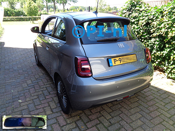 Parkeersensoren (set D 2022) ingebouwd door PI-nl in een Fiat 500E met canbus uit 2021. De spiegeldisplay is van de set met bumpercamera en sensoren.