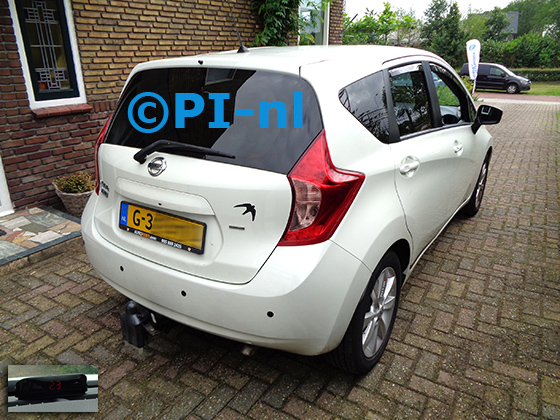 Parkeersensoren (set A 2022) ingebouwd door PI-nl in een Nissan Note uit 2015. De display werd midden op het dashboard gemonteerd.