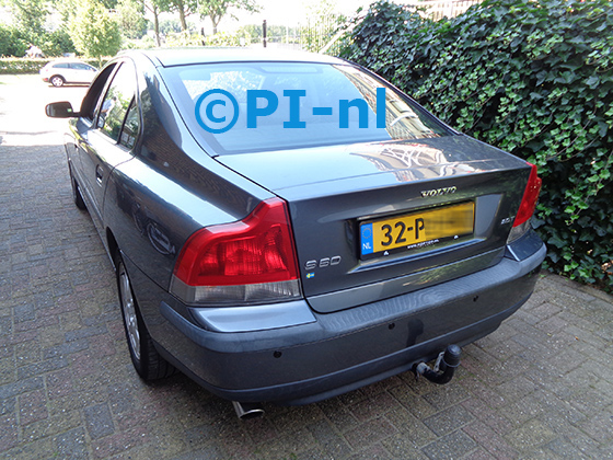Parkeersensoren (set E 2022) ingebouwd door PI-nl in een Volvo S60 uit 2004. De pieper werd voorin gemonteerd.
