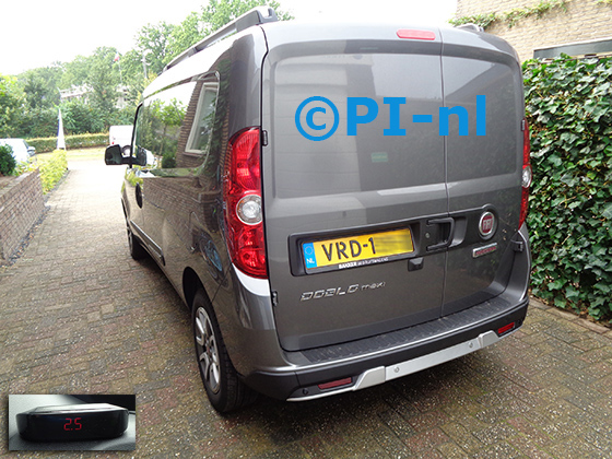 Parkeersensoren (set A 2022) ingebouwd door PI-nl in een Fiat Doblo Maxi L2 Trekking (nieuw) uit 2022. De display werd linksvoor bij de a-stijl gemonteerd.