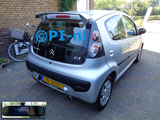 Parkeersensoren (set D 2022) ingebouwd door PI-nl in een Citroen C1 uit 2009. De spiegeldisplay is van de set met bumpercamera en sensoren.