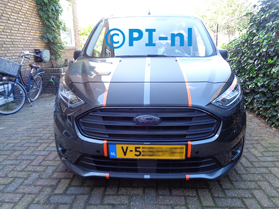 Parkeersensoren (set E 2022) ingebouwd door PI-nl in de voorbumper van een Ford Transit Connect uit 2019. De pieper werd voorin gemonteerd.